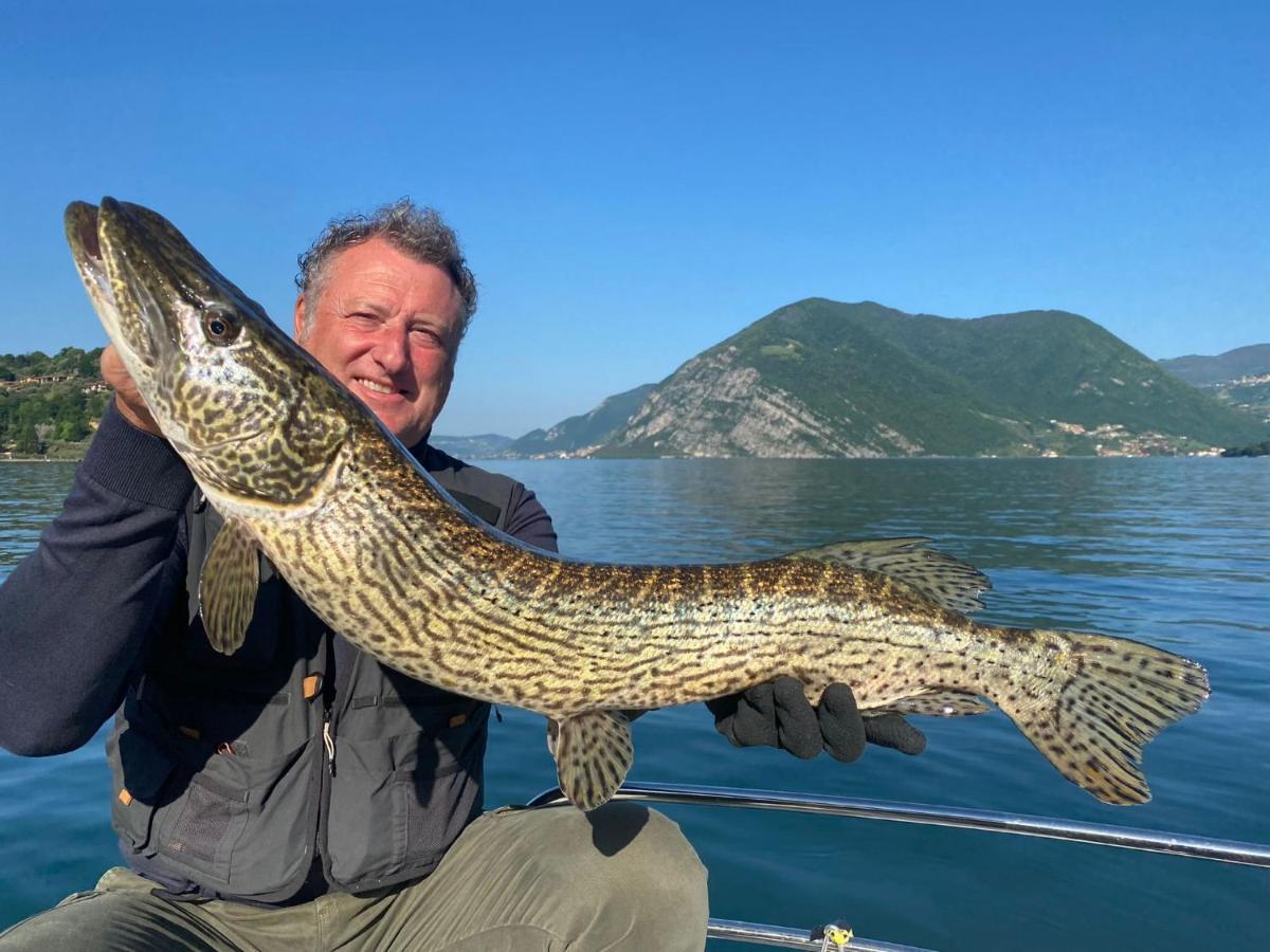 In Riva Al Lago Di Iseo Dependance Primo Piano Marone Exterior foto