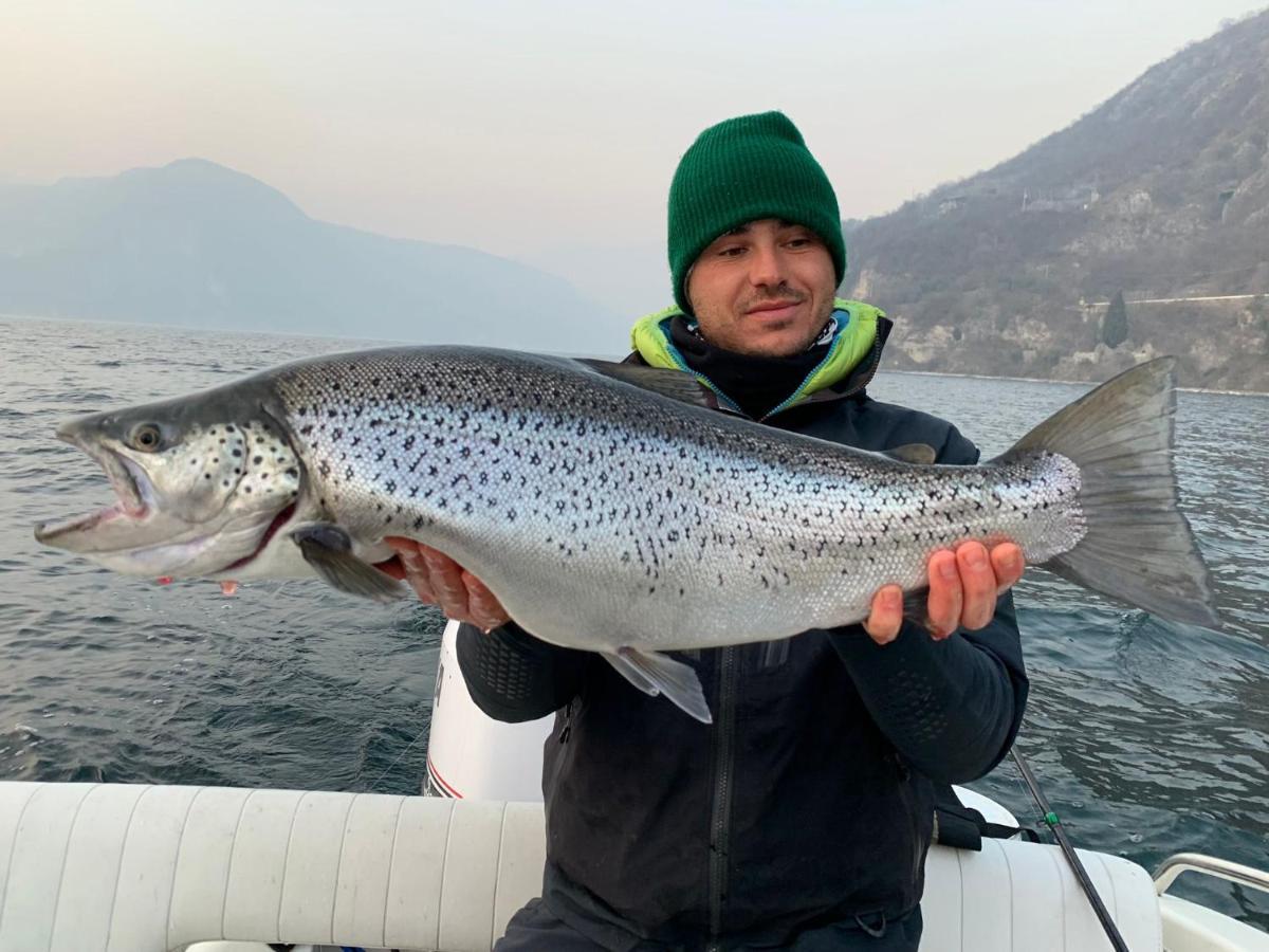 In Riva Al Lago Di Iseo Dependance Primo Piano Marone Exterior foto